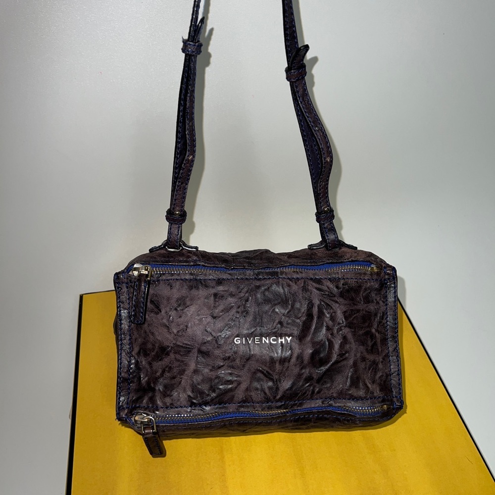 CIVENCHY Italy crossbody bag! - Picture 1 of 12
